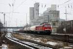 232 800 mit einem gemischten Gterzug in Hannover Misburg am 23.1.10.