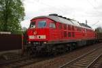 232 665-0 passiert mit ihrem Holzzug den Bahnhof Ronshausen in Fahrtrichtung Bebra. Aufgenommen am 30.04.2010.