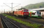Am 28.04.2011 stand mal ein Ausflug nach Grokorbetha an. Am frhen Morgen gab es in Eisenach jedoch bereits den ersten Grodiesel zu bestaunen: 232 219-5 neben dem VT111 er STB.