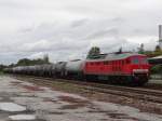 Am 10.09.13 fuhr die altbelftete 232 117 mit einem Dngemittelzug nach Oelsnitz/V. Hier zusehen in Oelsnitz/V. nach der Ankunft.  