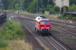 232 703-9 brachte leere Autotransportwagen aus Richtung Weiden nach Kirchenlaibach und setzt jetzt ans andere Ende ihres Zuges um.