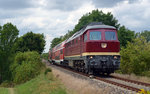 132 334 der EBS beförderte am 20.08.16 einen Pendelzug von Karsdorf nach Naumburg durch Kirchscheidungen.