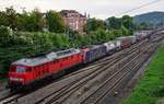 Am späten Nachmittag durchfährt 232 609 mit dem Rastatt Umleiter ChemOil Re 482 und Niederflurwagen am Haken den Tübinger Hauptbahnhof.
Aufnahme vom 25.08.2017.