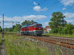 Vorbildlich gepflegt war 232 088 am 21.06.2021, als sie den Bahnhof Eschwege-West auf der alten Nord-Süd-Strecke erreichte.