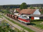 Die 232 088 am 21.05.2011 mit einem Schotterzug unterwegs bei Godlricht.