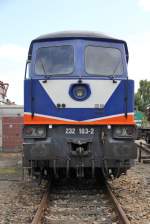 Frontansicht der 232 103-2 von Raildox. Aufgenommen am 23.07.2011 am Tag der offenen Tr bei Uwe Adam in Eisenach.