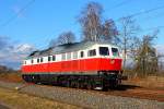 Am 25.02.2016 dieselt die 232 356-6 der WFL durch Nassenheide.