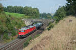 233 510-7 mit einem Kesselwagenzug Richtung Süden bei Schwingen, 02.09.2016