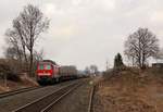 233 373-0 zu sehen am 27.03.18 mit einem Altschwellenzug in Waldershof.