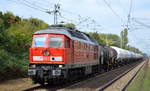 DB Cargo mit 233 572-7 und gemischtem Kesselwagenzug am 21.09.18 Bf. Berlin-Hohenschönhausen.