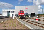 233 636-0 (232 636-1 | 132 636-2) verbringt den Tag der Schiene vor dem neuen Instandhaltungswerk für Cargo-Loks an der Zugbildungsanlage (ZBA) Halle (Saale).

🧰 DB Cargo
🕓 17.9.2022 | 14:43 Uhr