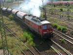 233 322 zog am 22.08.07 einen schweren Ganzzug aus dem Rangierbahnhof Halle/Saale.