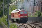 233 176 hat einen Kesselzug aus dem Vogtland gebracht,und verabschiedet sich nun solo und unter leichter Rauchentwicklung wieder ins selbige.Reichenbach(Vogtl.)22.05.2011.