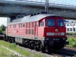 232 443-2 kommt aus dem Fhrhafen Mukran und fhrt in den Bahnhof Stralsund ein.