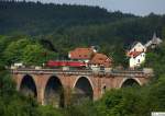 DB 233 662-6 + 232 457-2 als Lokzug Richtung Hof, KBS 530 Leipzig - Hof, fotografiert auf der Elstertalbrcke bei Jocketa am 29.05.2010, als dann endlich doch noch die Sonne etwas herauskam