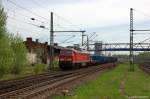 233 219-5 hat im Brandenburger Gbf, von der 155 063-1, einen gemischtem Gterzug bernommen und bringt diesen hier gerade nach Brandenburg-Altstadt.