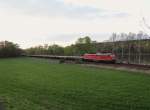 233 217 brachte am 22.04.14 Eisenbahn Schwellen nach Oelsnitz/V. Hier zusehen an der Talsperre Pirk kurz vor Oelsnitz.