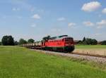 Die 233 219 und die 363 128 mit einem Müllzug am 08.08.2014 unterwegs bei Kirchweidach.