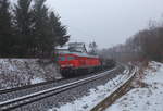 Bei neblig trüben Wetter fuhr am Samstag den 2.2. die 234 278 von SEL mit einem leeren Autotransportzug von München nach Glauchau. Aufgenommen bei Plauen