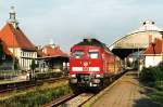 Im Jahr 2000 war die Welt im Grlitzer Regionalverkehr noch in Ordnung. Am Abend des 16.Mai verlt 234 385 mit einer RB nach Ebersbach den Bahnhof.