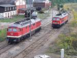 Die Ludmillas 232 701-3 (LEG) und 241 353-2 (EBS) vor dem Bahnbetriebswerk in Gera am 28.8.2019