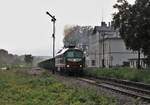 241 338-3 (Starkenberger Güterlogistik GmbH, Starkenberg) fuhr am 16.06.20 einen Sandzug von Könitz über Triptis Richtung Gera. Hier ist der Zug in Pößneck oberer Bahnhof zusehen. Leider ging dort bei der Ausfahrt des Zuges ein heftiger Schauer nieder! Aber da dies nicht so oft vorkommt mit den Zügen auf dieser Strecke, wurde trotzdem das ein oder andere Bild abgelichtet.