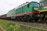 Fokus auf 241 697-2. Sie wurde am 11.06.2016 als Wagenlok in einem E-Wagen-Ganzzug, gezogen von 266 005, in Richtung Norden/Osten mitgeführt. Aufgenommen in Ludwigsau- Friedlos.