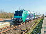 245 209-2 mit einem RE nach Westerland(Sylt)  im Bahnhof Niebüll am 18. April 2018.