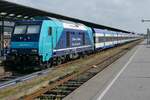 245 214-2 mit den Wagen des RE 6, Westerland (Sylt) - Hamburg-Altona, und eine zweite  Lok-Wagen-Garnitur  stehen am 06.09.2021 im Bahnhof Westerland bereit