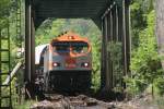 hvle V330.3 verlsst Rbeland und nhert sich der  Brcke am Haus am Stein . Die Brcke heit wirklich so:-)) 10.06.2007