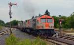 V 330.7 röhrte am Abend des 28.06.15 mit ihrem Stahlzug von Beddingen nach Islenburg durch Goslar.