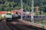 Drei Tage vor dem Brand der Captrain Diesellok 250 007-2 dieselt diese in Königsstein mit einem Getreidezug Richtung Tschechien vorüber.Bild vom 8.9.2015