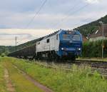 MAK DE 2700-06 (251 006-3) der HLG mit Holzzug in Fahrtrichtung Norden.