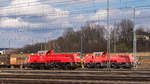 261 021-0 und 261 015-2 tummeln sich am 29. März 2018 im Bahnhof Saalfeld. 