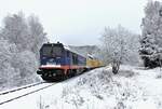 264 002 fuhr am 08.01.22 mit einem leeren Holzzug von Blankenstein nach Saalfeld.