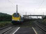 Eine Voith Maxima 40cc durchfhrt am 1.Juni mit einem Kesselzug den Bahnhof Retzbach-Zellingen Richtung Wrzburg.