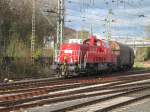 Am 17.11.2014 zieht 265 016-6 einen Güterzug in den Hbf.