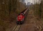 Auf der Strecke von Niederaußem nach Rommerskirchen/Streckennr. 2601 kommt am späteren Nachmittag des heutigen Sonntag ein von der 265 027 gezogener Rohbraunkohlenzug als Übergabe nach Rommerskirchen. Gruß an den Tf, für den gehupten zurück. 20.3.2016