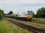 Die 247 050 mit einem Kesselzug am 15.06.2013 bei der Durchfahrt in Schwindegg.