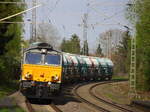 Die Class 66 513-10 von B-Logistics kommt aus Richtung Mönchengladbach-Hbf,Rheydt-Hbf,Wickrath,Beckrath,Herrath mit einem Kalkleerzug aus Oberhausen-West(D) nach Hermalle-Huy(B) und fährt