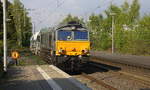 Die Class 66 513-10 von B-Logistics kommt aus Richtung Mönchengladbach-Hbf,Rheydt-Hbf,Wickrath,Beckrath,Herrath mit einem Kalkleerzug aus Oberhausen-West(D) nach Hermalle-Huy(B) und fährt