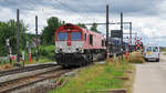 Die Class66 PB13 von Crossrail zieht einen Autozug in Richtung in Richtung Hasselt.