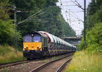 Die Class 66 266 112-2 Beacon-Rail kommt mit viel Dieselpower die  Kohlscheider-Rampe hoch aus Richtung Mönchengladbach,Herzogenrath mit einem Kurzen Kalkleerzug aus Oberhausen-West(D) nach Hermalle-Huy(B) und fährt durch Kohlscheid in Richtung Richterich,Laurensberg,Aachen-West. 
Bei Aufgenommen von Bahnsteig 1 in Kohlscheid. 
Bei Regenwolken am Nachmittag vom 6.7.2017.