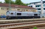 Class 66 von Rhein Cargo am 02.09.2017 in Tübingen.Das Lokpersonal hat Sitzbereitschaft.