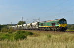 Beim letzten mal verpasst und nun bei wunderbarem Wetter erwischt. Die 266 005-8 (29001 ASCENDOS Rail Leasing) Class 66 schon leicht verwittert kommend aus Büchen. Circa 3km östlich von Büchen 29.09.2017