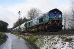 Die Class 66 513-10 von Lineas  kommt die Gemmenicher-Rampe herunter nach Aachen-West mit einem  schweren Kalkzug aus Hermalle-Huy(B) nach Oberhausen-West(D).