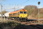 9280 1266 040-5 D-BRLL kommt mit einem Kesselwagenzug durch Grevenbroich, hier ist der Zug am BÜ Blumenstraße auf dem Weg gen Köln.