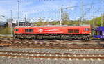 Die Class 66 PB03  Mireille  von Crossrail kommt aus Richtung Montzen/Belgien mit einem Autoleerzug aus Tongeren(B) nach Ciumesti(RO) und fährt in Aachen-West ein. 
Aufgenommen vom Bahnsteig in Aachen-West.
Bei schönem Frühlingswetter am Nachmittag vom 17.4.2018.