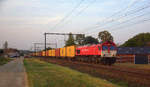 Die Class 66 PB13  Ilse  von Crossrail kommt mit einem MSC-Containerzug aus Antwerpen-Krommenhoek(B) nach Karlsruhe-Hafen(D) und kommt aus Richtung Hasselt(B) und fährt durch s'Herenelderen(B) in Richtung Tongeren(B),Vise(B),Montzen(B),Aachen(D). 
Aufgenommen an einem Weg in s'Herenelderen(B). 
In der Abendstimmung an einem schönem Sommerabend vom 16.8.2018.