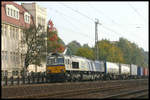 Class 66 ERS 6607 kommt hier am 9.10.2005 mit einem Container Zug in Richtung Osnabrück durch den Bahnhof Melle.